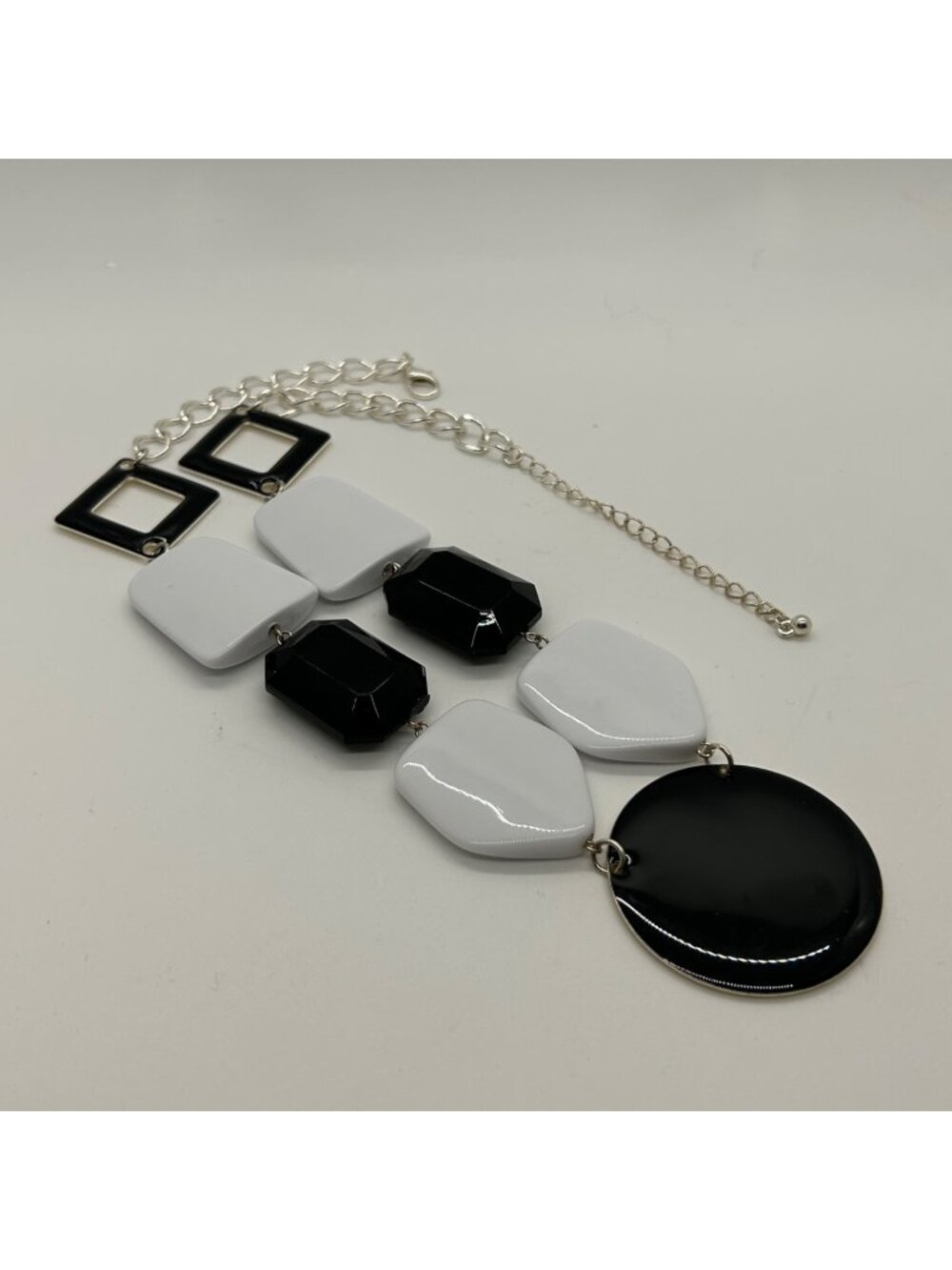Chunky Black White Statement Necklace Geometric Acrylic Enamel Silver tone Bib